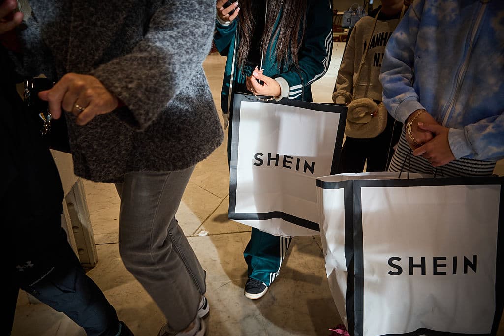 Shein debutta a Hong Kong, ma il mercato boccia il colosso dell’ultra fast fashion