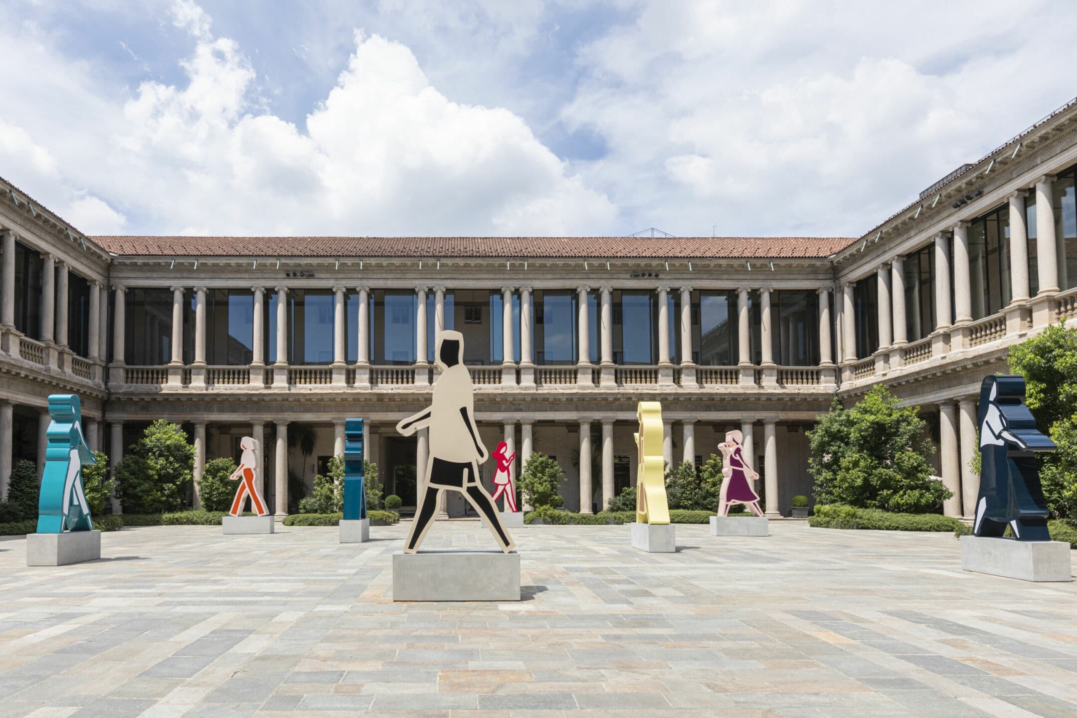 Julian Opie arriva a Milano con un'installazione che ha come protagonisti personaggi scelti dalla strada