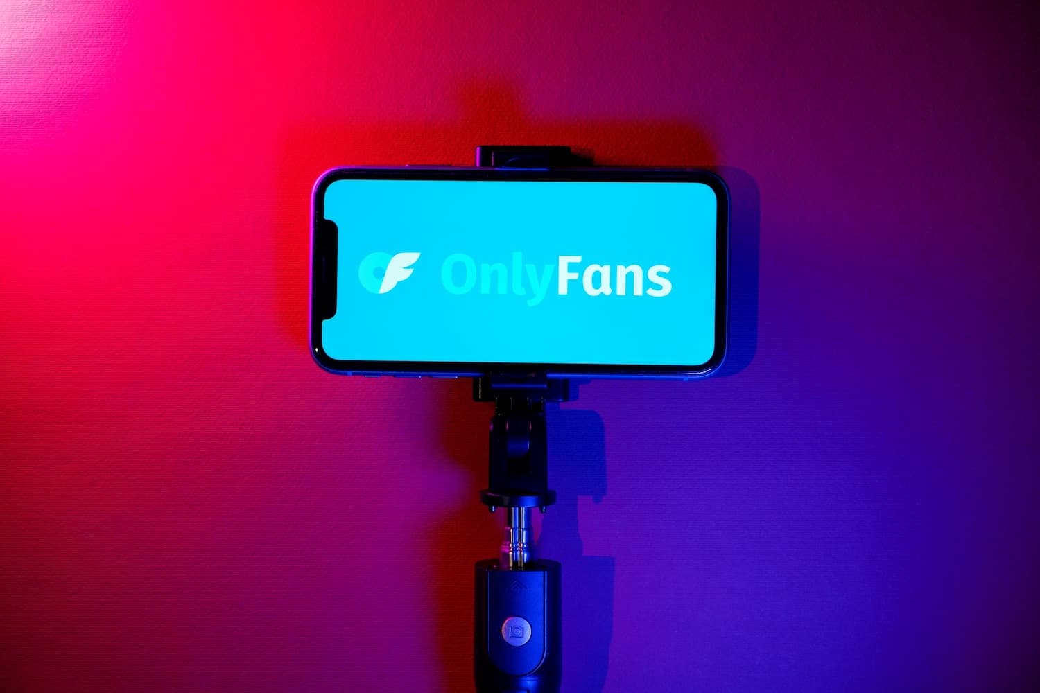 Dietro le quinte della corsa all'acquisizione di OnlyFans