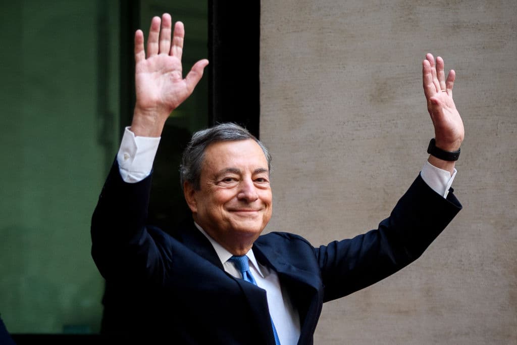 Draghi: "L'Ue deve agire come un unico stato". E rilancia: "Servono 800 miliardi l'anno"