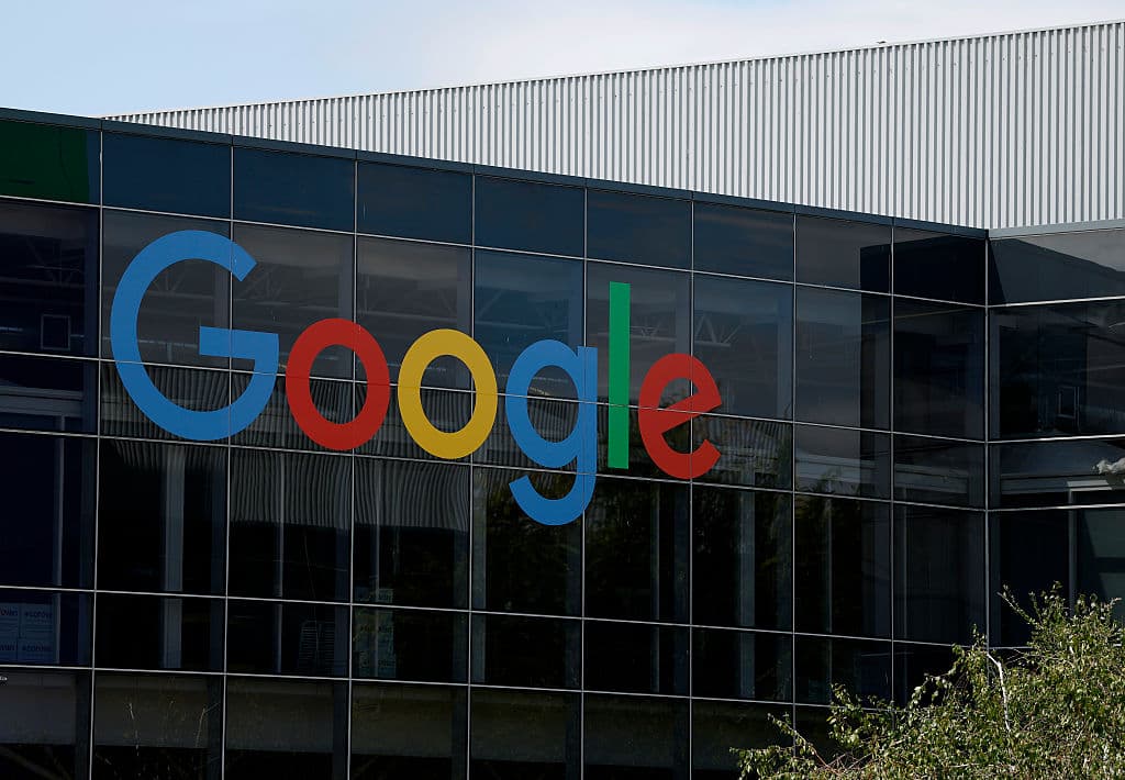 Alphabet supera le attese sugli utili: per la prima volta i ricavi annuali oltre i 400 miliardi di dollari