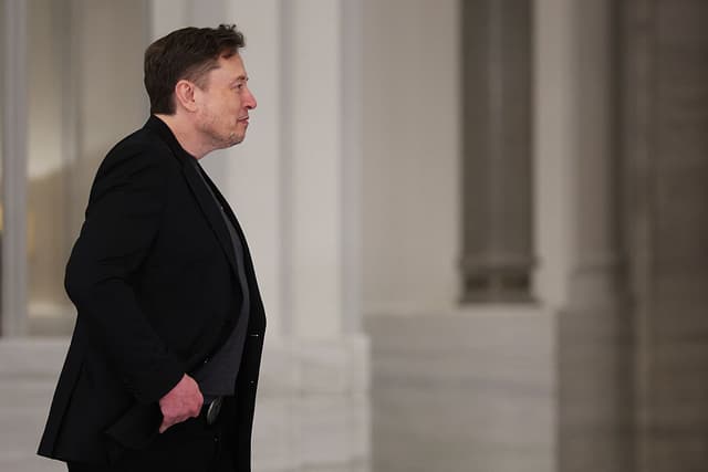 Il patrimonio di Elon Musk crolla di 350 miliardi di dollari. Ma resta sopra i 1.000 miliardi di dollari