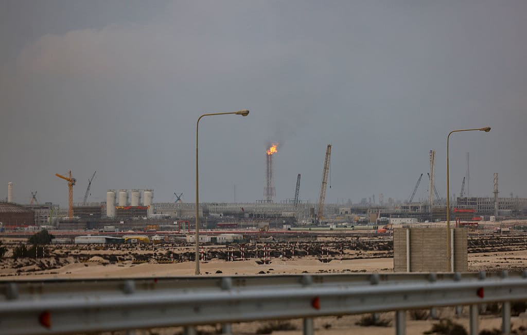 Qatar sotto attacco: perdite energetiche per 20 miliardi e allarme su una possibile “guerra folle”