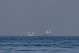 L’Iran consente ad altre 20 navi di attraversare lo Stretto di Hormuz. Il Pakistan: “Un passo significativo verso la pace”