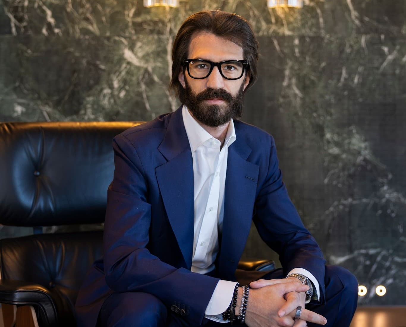 Del Vecchio sfida il muro di Delfin nella battaglia per il futuro della holding
