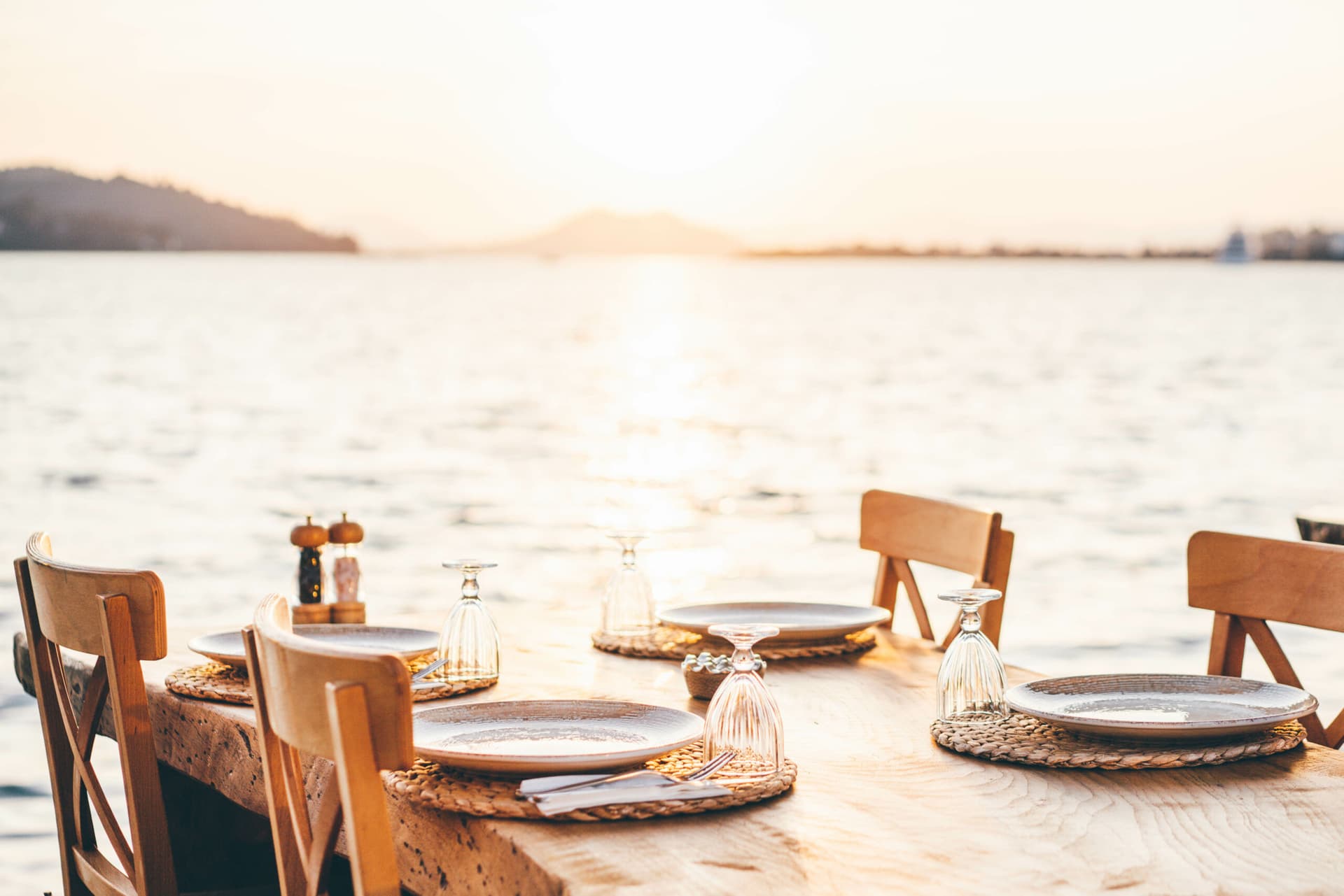 Dove mangiare all'aperto in estate: 12 indirizzi imperdibili tra mare, vigne e cortili segreti