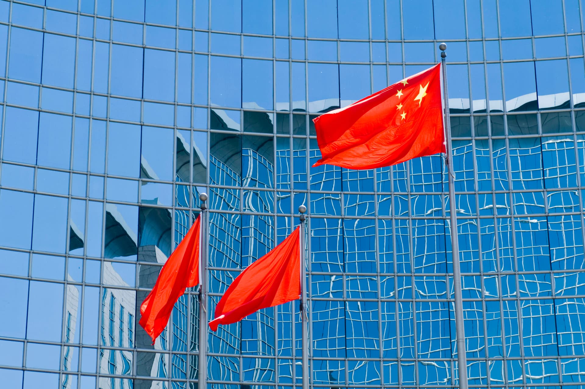 Cina contro Usa sull’AI: Pechino respinge gli appelli a rallentare e accusa Washington di allarmismo