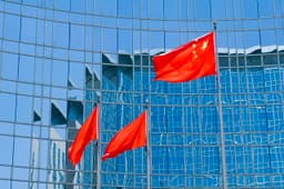 Cina contro Usa sull’AI: Pechino respinge gli appelli a rallentare e accusa Washington di allarmismo